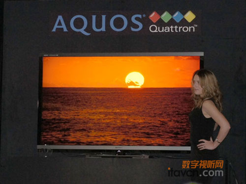 內(nèi)置WIFI 夏普展出70寸四色技術(shù)3D液晶
