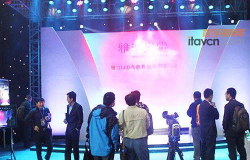 雅江點亮2011電視燈光美術音視頻設備展