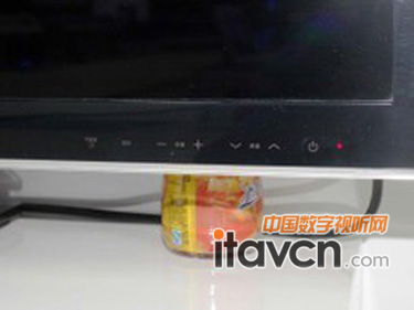 三星D6000SJ系列液晶電視接口和按鍵實拍