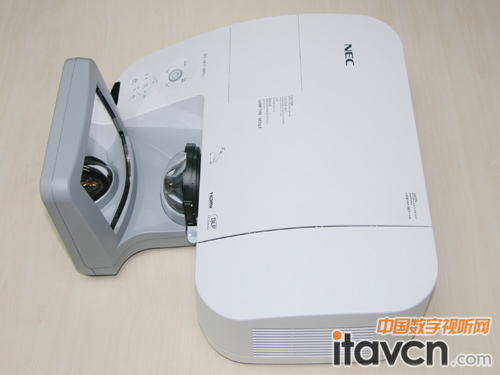 NEC NP-U300X+短焦教育投影機