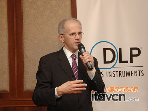 John Reder介紹德州儀品DLP產品事業部的創新技術