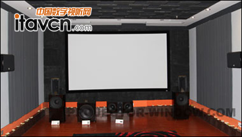 位于深圳音樂經典視聽中心的億立Lunette A1080P2透聲投影幕（圖一）