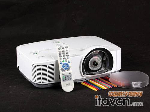 NEC M260XS+投影機