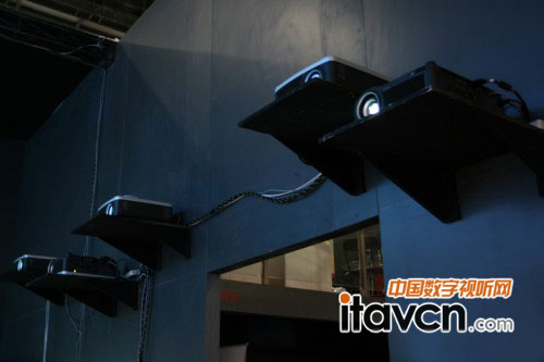 佳能高清投影WXU5000亮相Infocomm2012