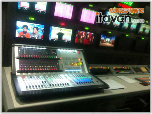 Soundcraft Vi1{_