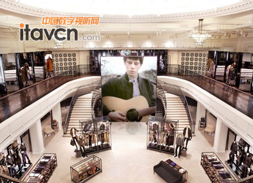 PRYSM溥美驚艷亮相倫敦Burberry旗艦店
