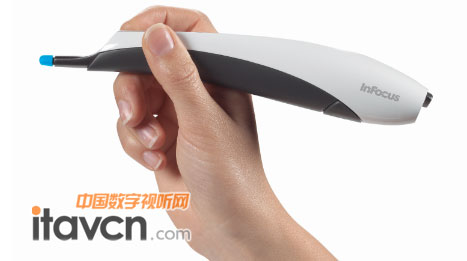 繪圖或書寫時，您可以像握筆或拿遙控器那樣拿握無線筆 – 只要您感到舒適