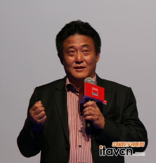 巴可公司全球副總裁、大中國區銷售服務董事總經理唐楓介紹中端市場戰略