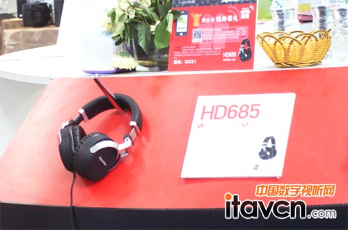 舒伯樂主推頭戴耳機HD685