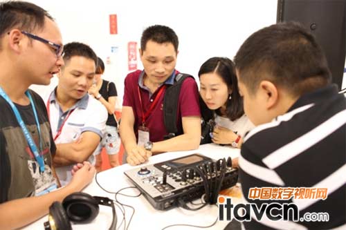 TouchMix系列數(shù)字調(diào)音引圍觀