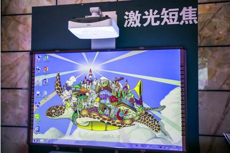 1臺3800流明激光超短焦教育機打造的激光超短焦教育解決方案